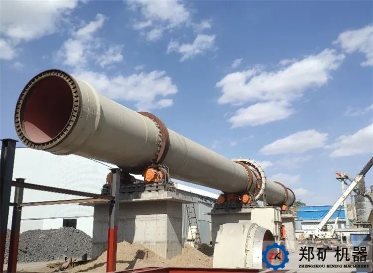 高嶺土回轉(zhuǎn)窯安裝現(xiàn)場(chǎng) 高嶺土回轉(zhuǎn)窯安裝現(xiàn)場(chǎng)